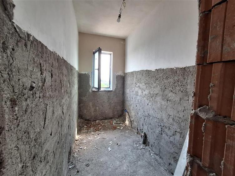 Casa 3 dormitoare, zona Margineni