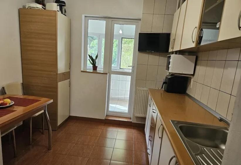 Apartament 3 camere etaj 2 zona Gorjului