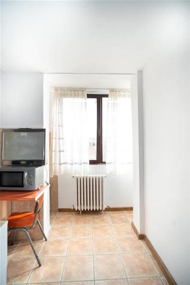 Garsoniera, zona Rogerius