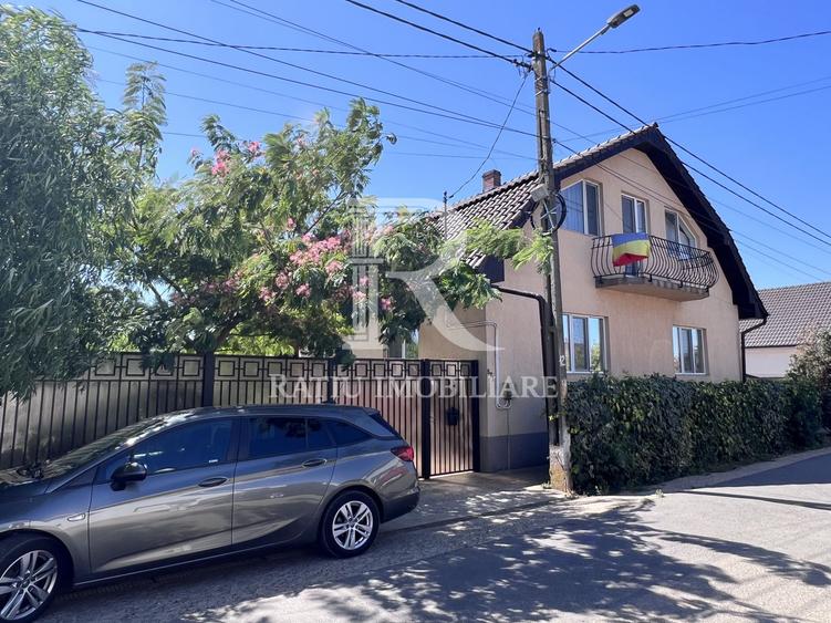 Casă cu 4 camere de vânzare | Parcelă de 700 mp | Sântandrei | Bihor