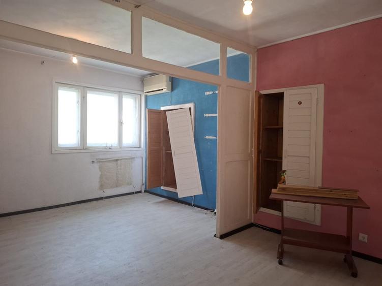 URGENT!, TEREN IN PROPRIETAE, RENOVATA IN 1996, NEGOCIABIL