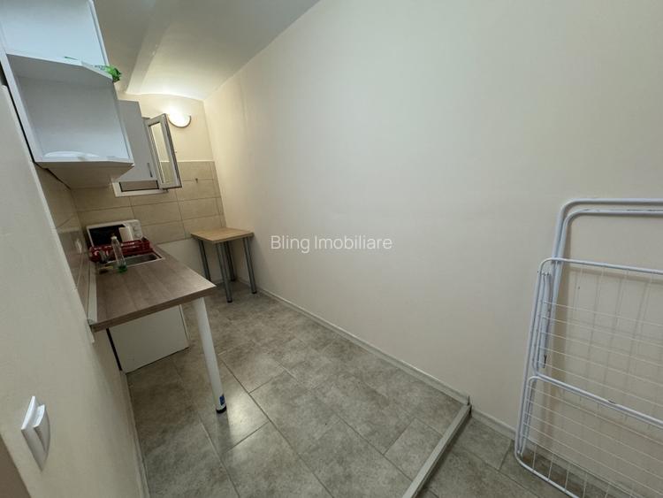 Garsonieră, 28 mp, recent renovată, zona ultracentrală, UMF - 3