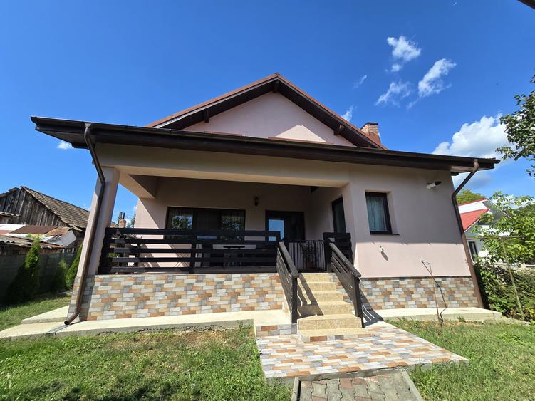 Casă de vânzare cu 4 camere, garaj și teren de 766 mp – Sărata, Piatra Neamț
