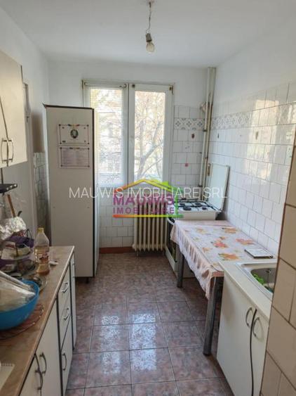 Vand apartament 3 camere Piata Straduintei - Niculitel - 9