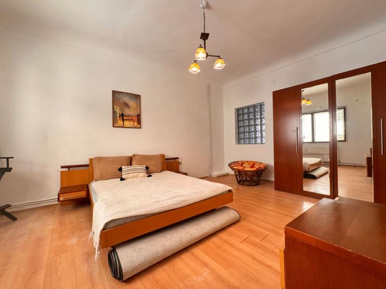 Apartament spațios la curte comună – zonă centrală, Oradea