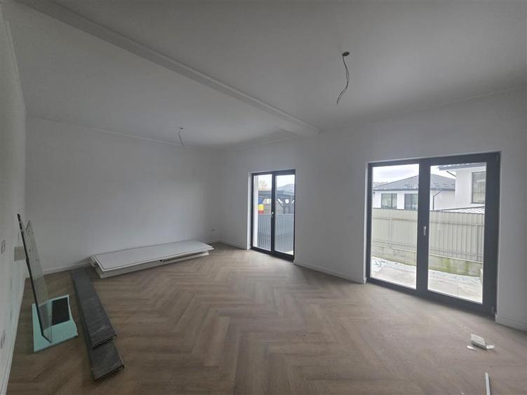 Apartament 4 camere dispus pe 2 niveluri