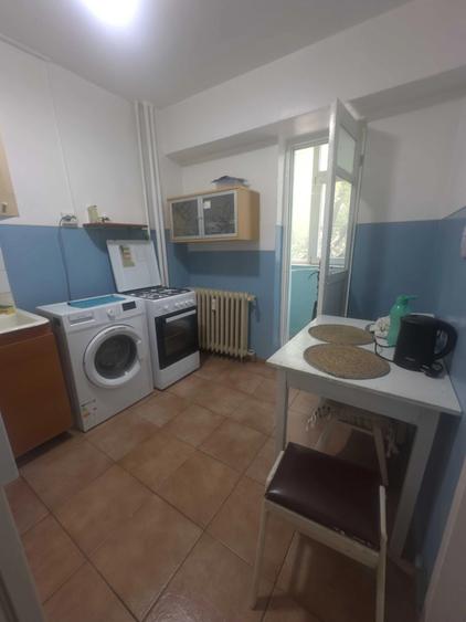 Calea Calarasilor, garsoniera, 300 euro, 6 min metrou Muncii