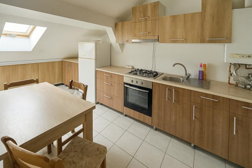OPORTUNITATE! Apartament la mansarda cu 3 camere 100mp zona Tilisca