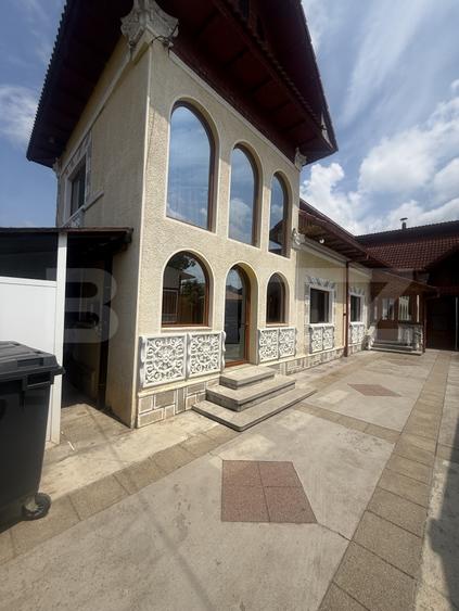 Casă spațioasă, 294 mp, 1.692 mp teren, garaj, terasă și grădină – Voinești