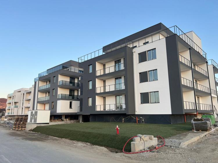 Apartament 3 camere  Etaj 1 cu lift  terasa 12mp