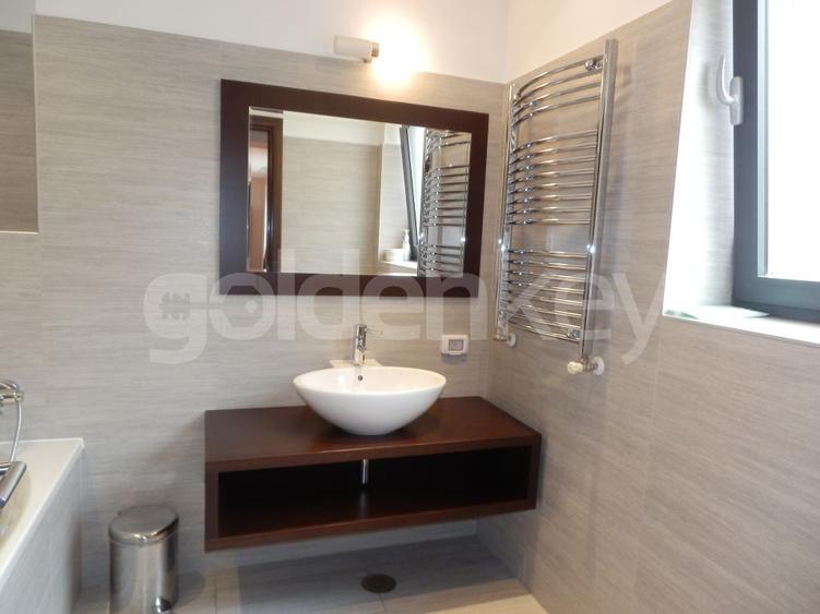 Apartament spatios cu 4 camere si terasa generoasa