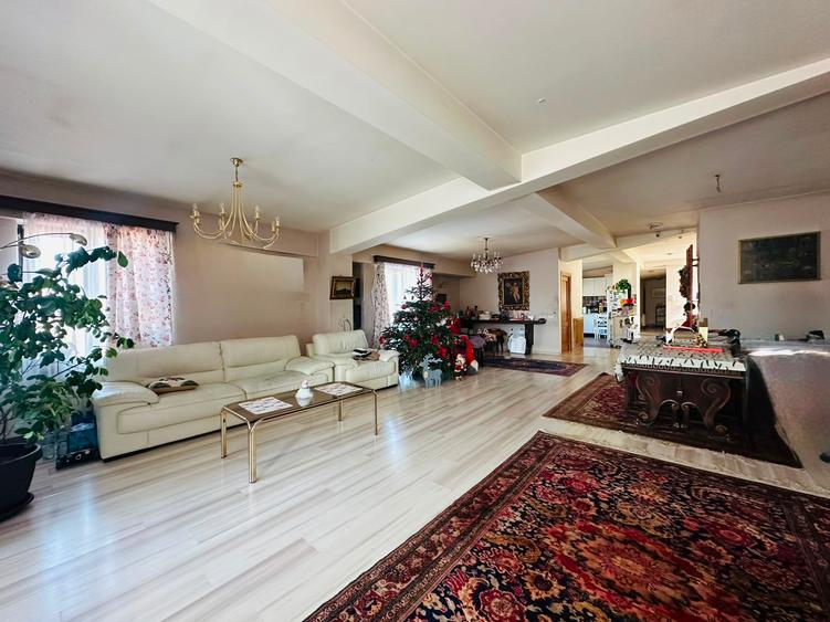 Duplex exclusivist cu lift privat - zona Polona - Eminescu