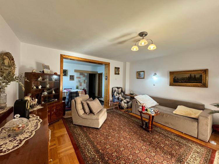 Casa de locuit + Spatii comerciale deja inchiriate!