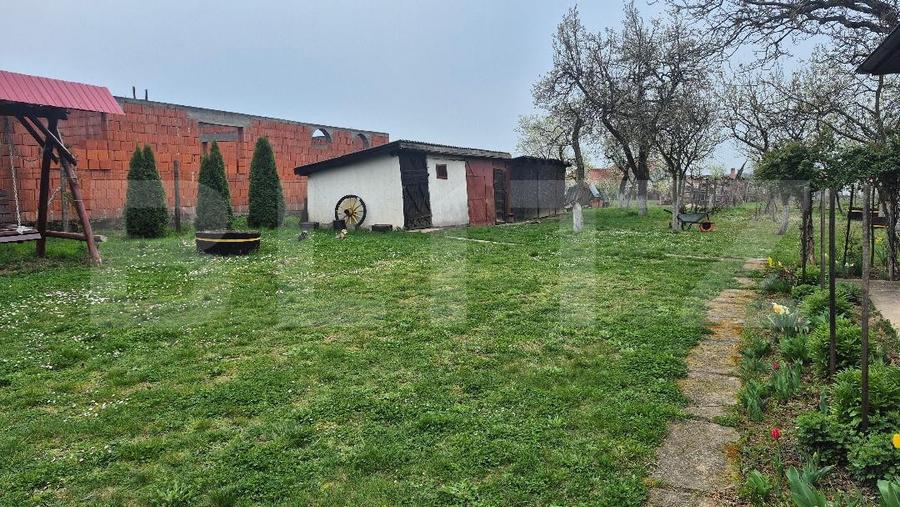 Casa cu 2 camere, 65 mp, teren 2910 mp, in Viile Satu Mare