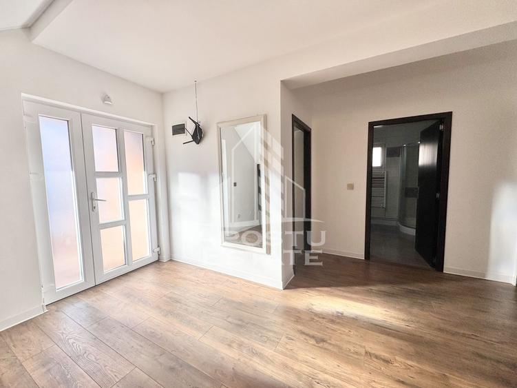 Casa individuala cu 5 camere si 3 bai mobilata in Giroc la asfalt