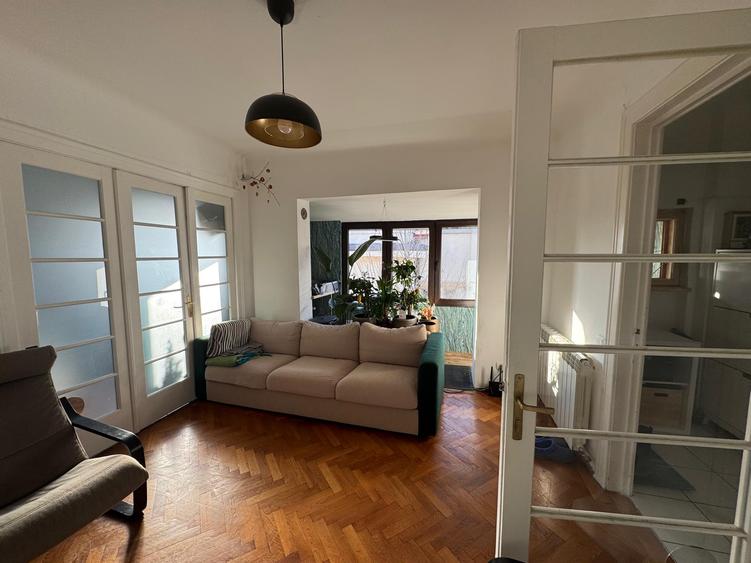 Vanzare apartament trei camere mobilat/utilat renovat Cotroceni metrou Opera