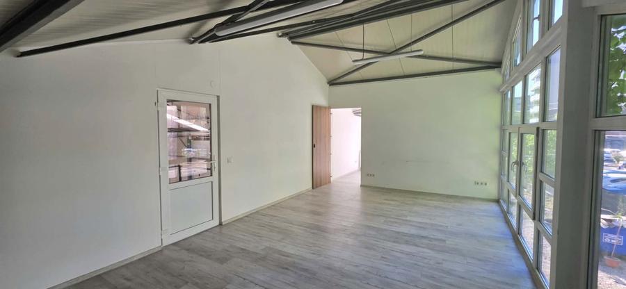 Hală cu birouri de închiriat – cartier Nufărul-H0035