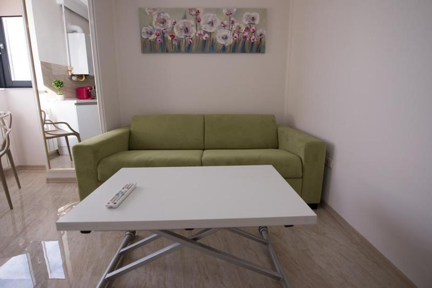 APARTAMENT 3 CAMERE MAMAIA CU VEDERE LA LAC