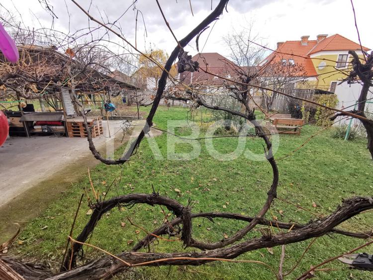 Casă individuală cu 4 camere și 900 mp teren în zona Calea Poplăcii