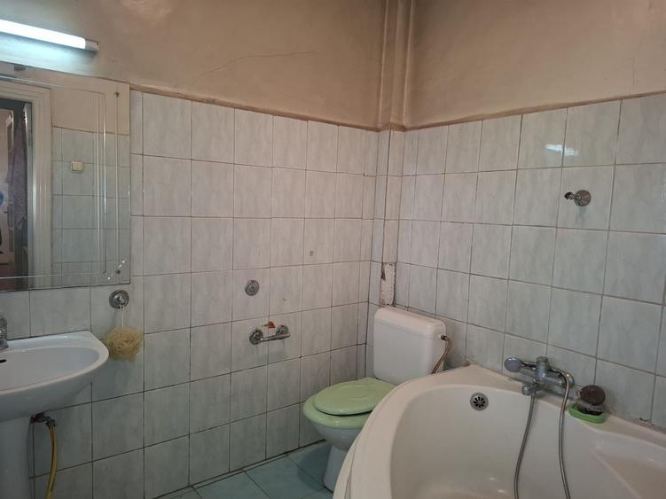 URGENT!, TEREN IN PROPRIETAE, RENOVATA IN 1996, NEGOCIABIL