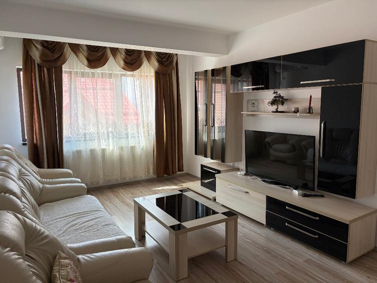 Apartament 3 Camere Auchan Titan, 72 MP, Bloc Linistit, Etaj 1