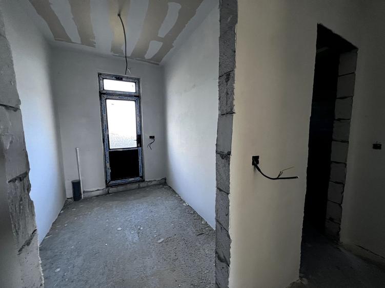 Vanzare casa P+M in Sendreni( in spatele Primariei), pret 92.500 euro