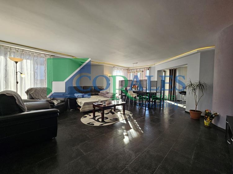 Casa individuala. Suprafete generoase. Zona buna!
