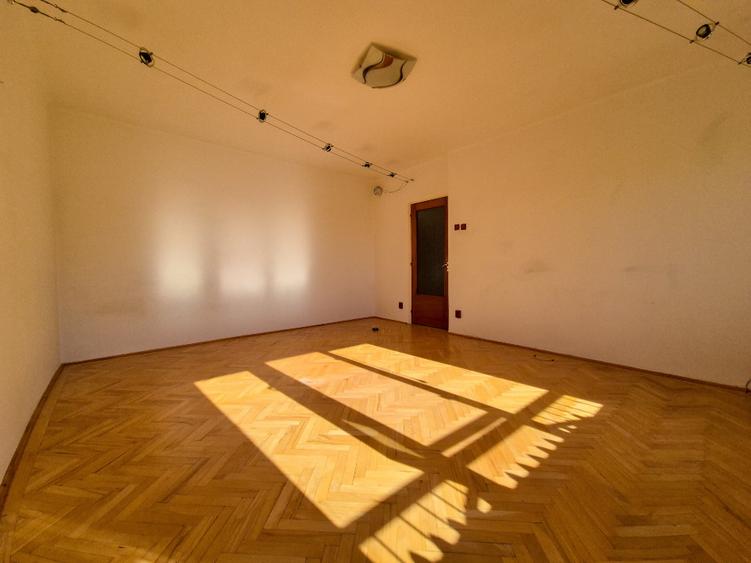 Direct proprietar - Garsoniera spatioasa, decomandata, Piata Muncii la metrou