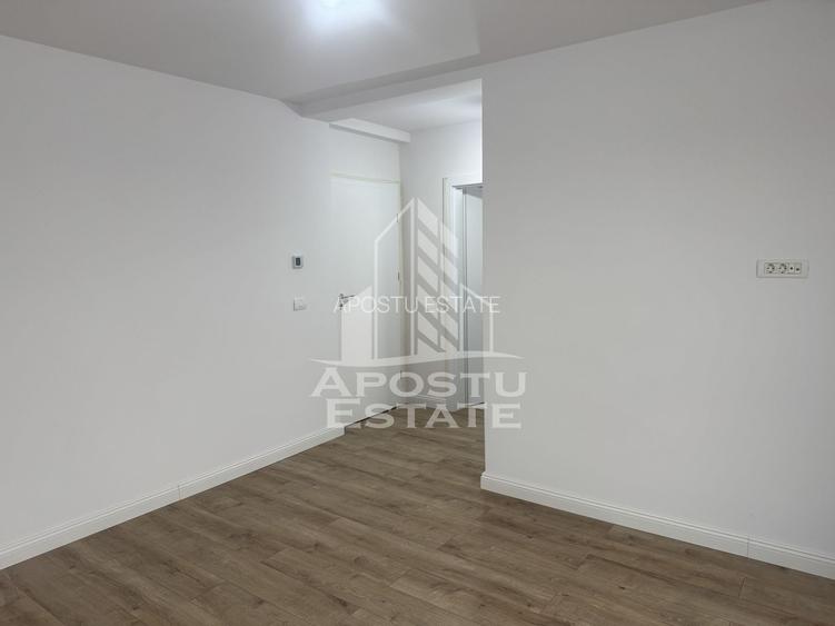 Duplex  despărțit prin garaj și camera tehnică în Giarmata - 4
