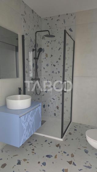 Apartament de vanzare nou nelocuit cu curte proprie si parcare