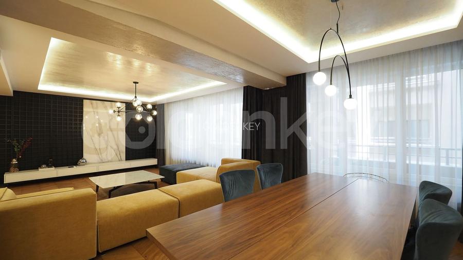 Apartament renovat cu 3 camere, 2 bai | 190mpc | garaj si boxa