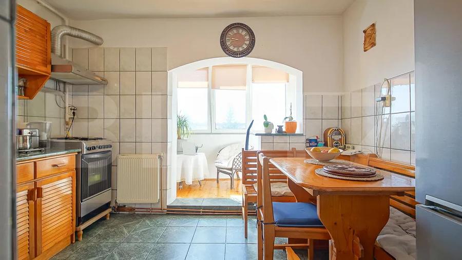 Apartament 3 camere, decomandat cu parcare și beci
