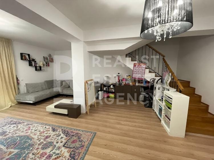 Casă înșiruită de închiriat | Cartier rezidențial | Piscină | 5 camere