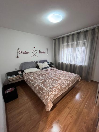 Apartament 3 camere, decomandat, zona Craiovita Noua