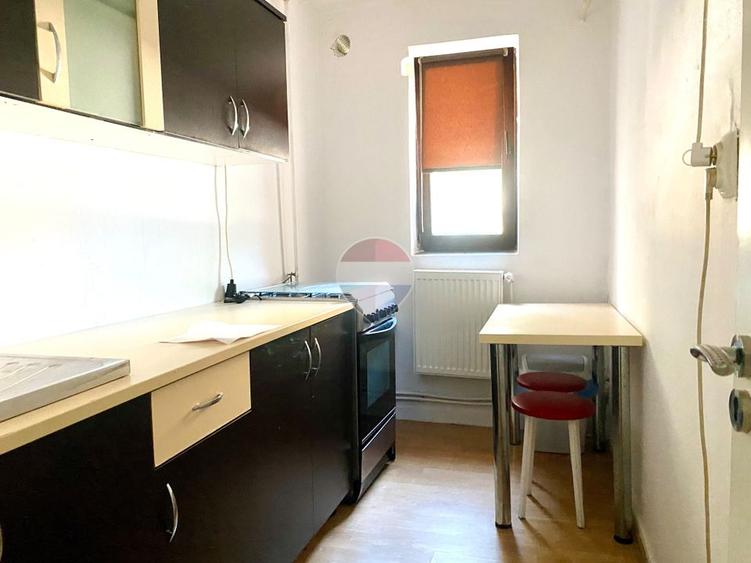 Apartament cu 2 camere de închiriat pe strada Vasile Goldiș