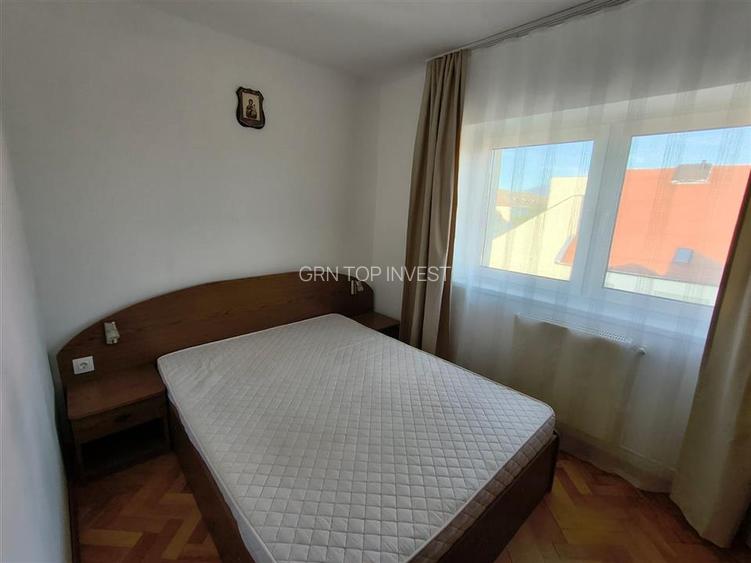 Apartament 2 camere balcon parcare zona Sub Arini
