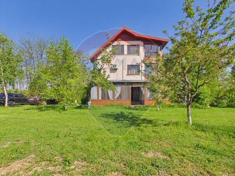 Proprietate unica, vila si 8000 mp pe malul lacului Snagov