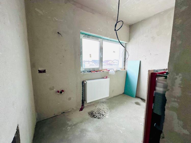 Duplex despartit prin camera tehnica 3 camere si 2 bai - Mosnita Noua