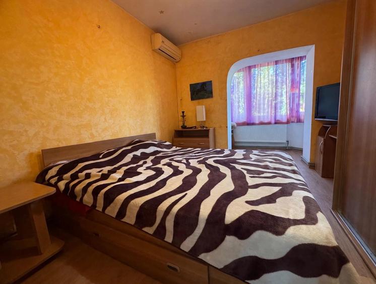 Vând 3 camere decomandat