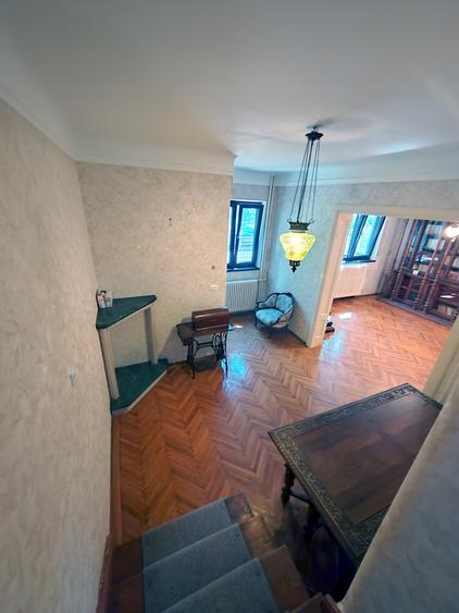 Zona Bd. Lacul Tei vila 7 camere disponibila pentru inchiriere.