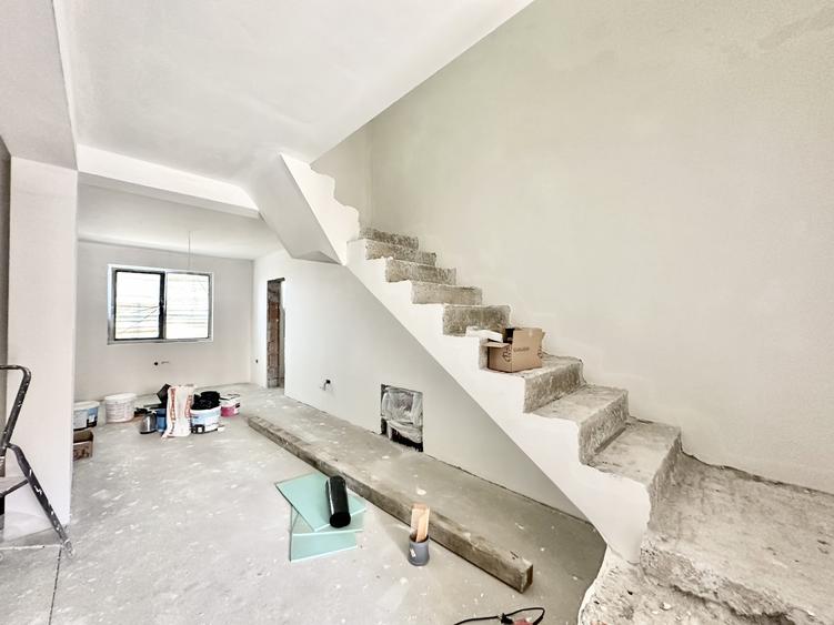 Duplex despartit prin camera tehnica | 4 camere | 115 mp utili | Drumul Boilor