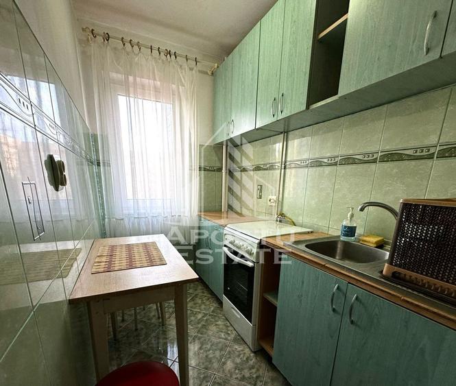 Apartament 2 camere zona Boul Rosu
