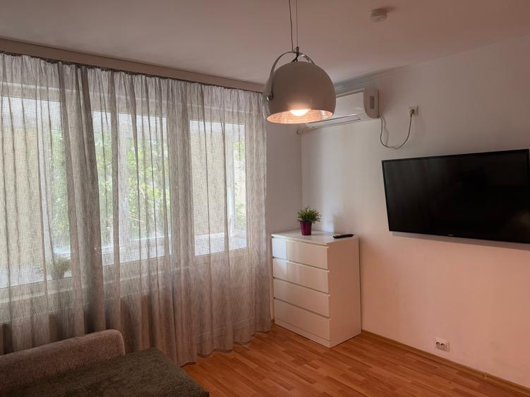 Calea Victoriei, 2 camere dec, et.3, balcon, bloc termoizolat,  zona linistita
