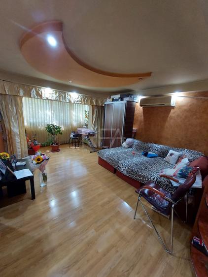 3 camere Vitan Mall, parcare, an 1989, metrou, 85 mp