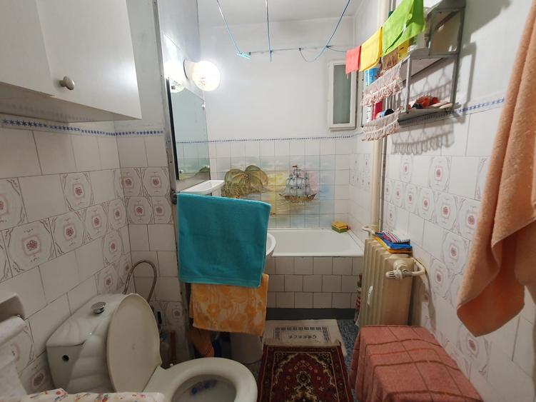 Vand apartament cu 3 camere zona Vlaicu Lebada 5 Colturi
