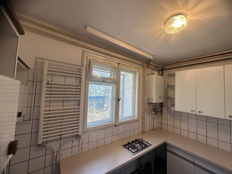 Floreasca, 2 camere decomandate, parter inalt, balcon, centrala proprie