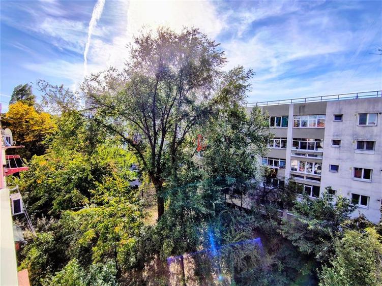 Apartament 3 camere decomandat in bloc reabilitat zona Ozana