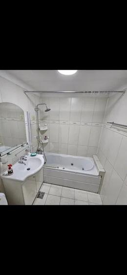Închiriere Apartament 3 camere în Decebal Prox. Metrou
