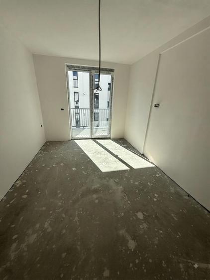 Apartament decomandat cu 2 camere si 2 balcoane ! Parcare inclusa!