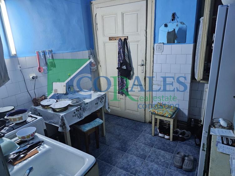 Piata Unirii. Cladire istorica. Fatada renovata!